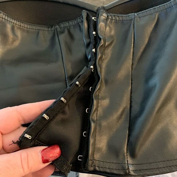 Veggie Leather Black Bustier sz UK 8 US 4 EUC - Picture 3 of 3